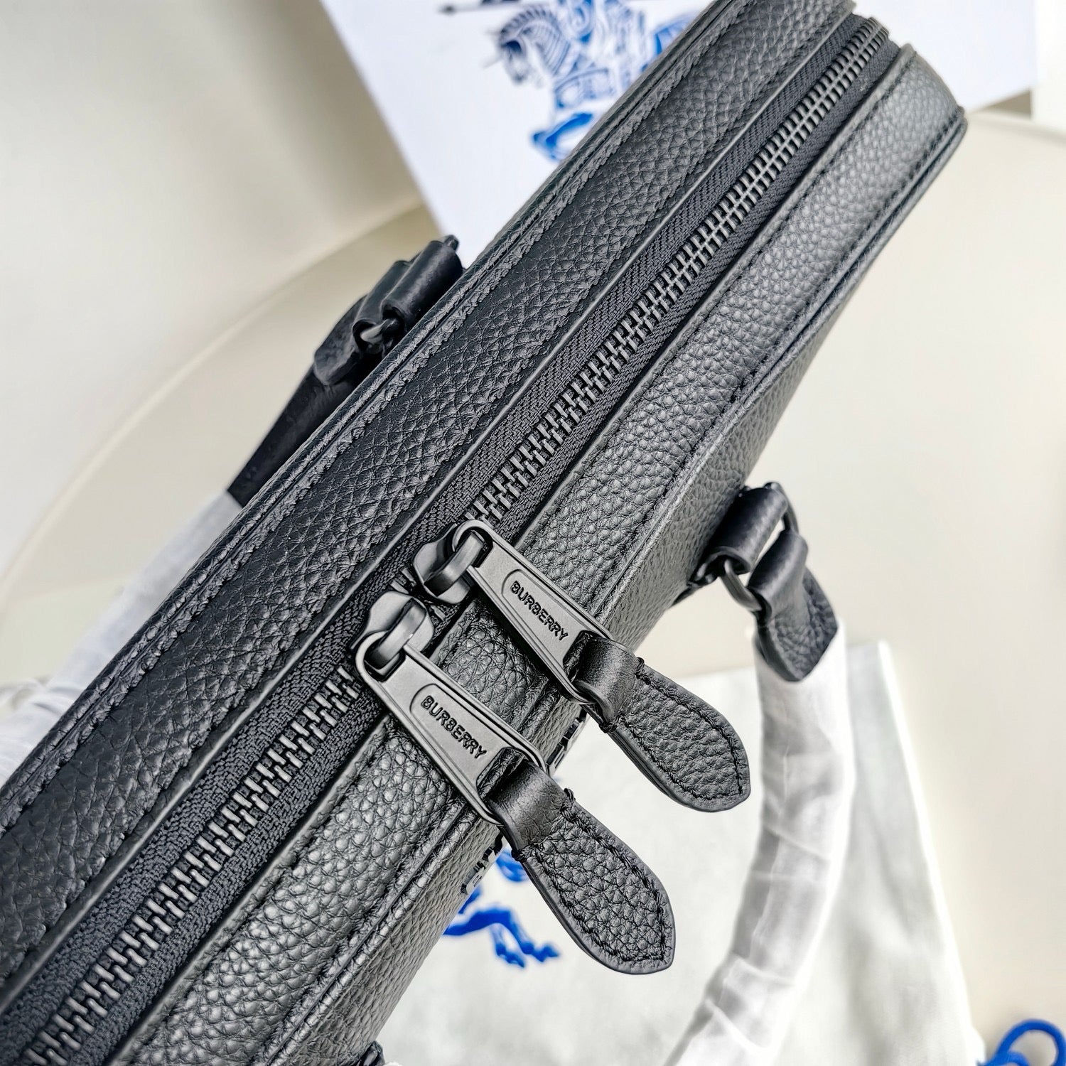 Schwarze Tasche