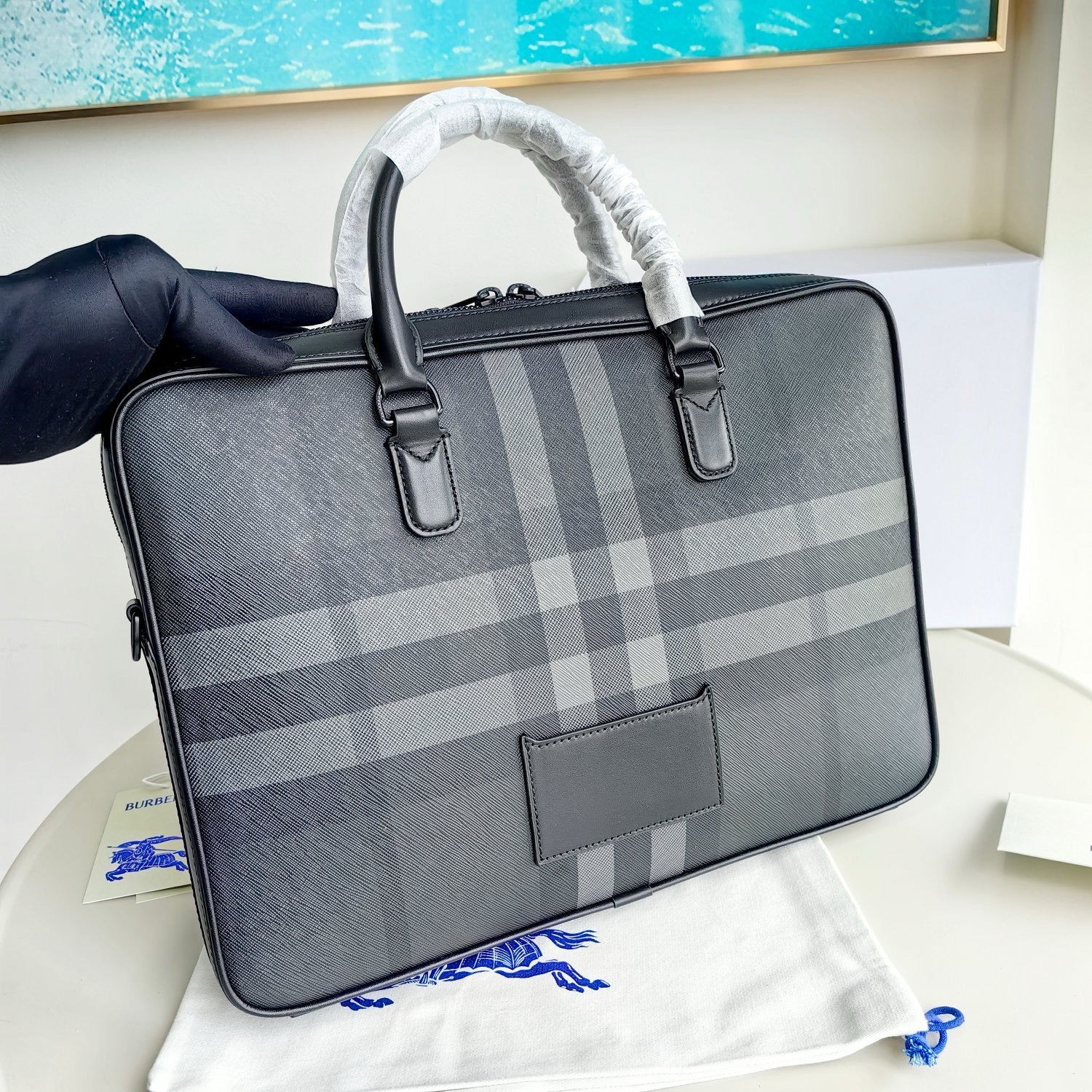 Blaue und schwarze Tasche