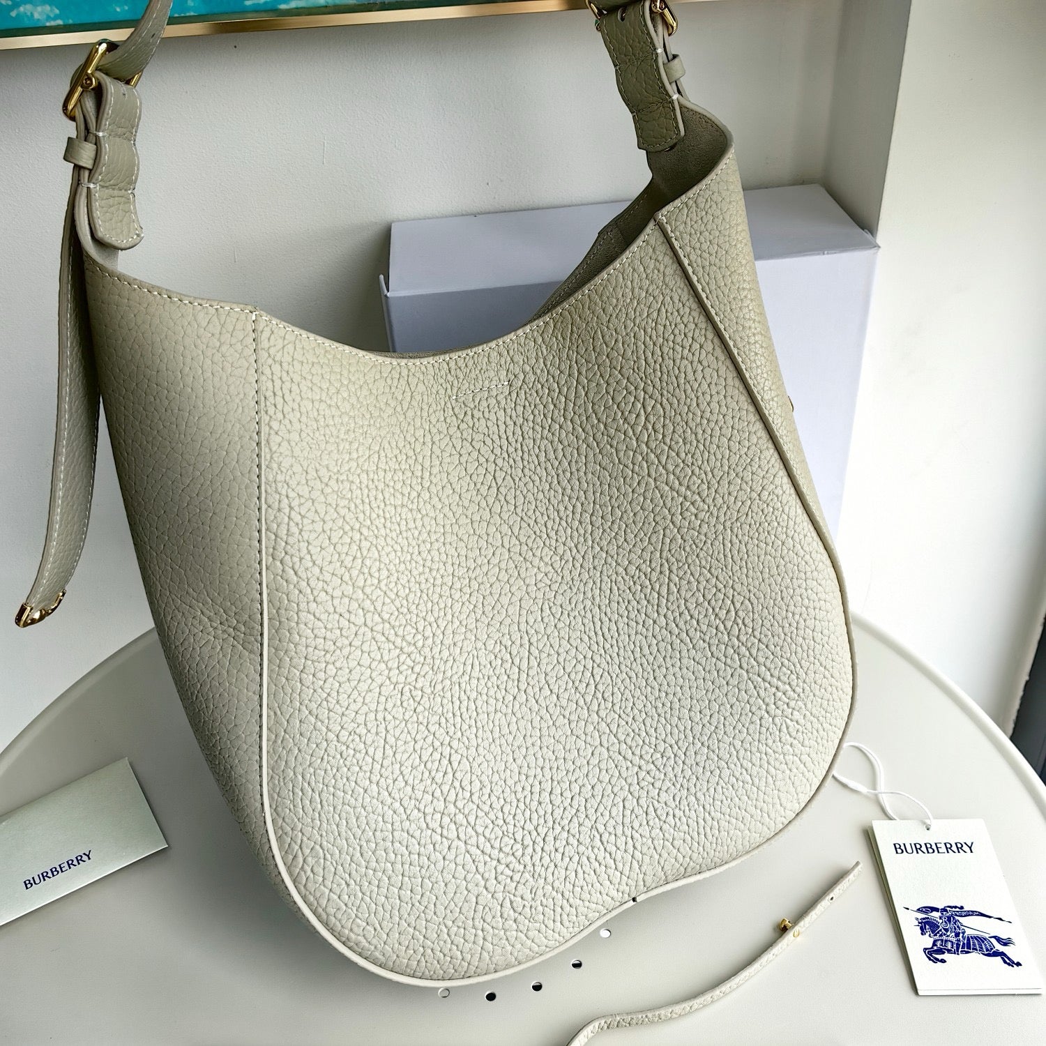 Grüne, khakifarbene und schwarze Tasche