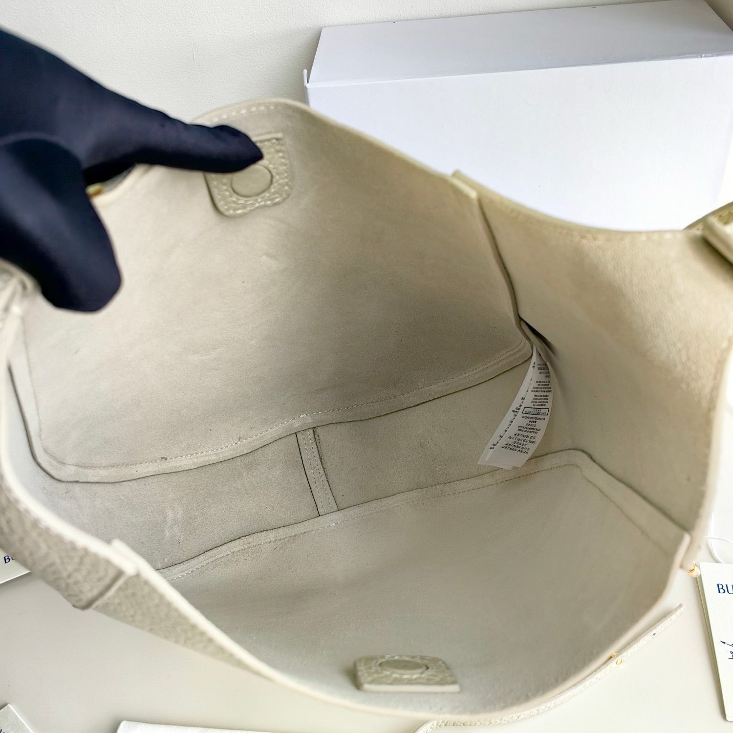 Grüne, khakifarbene und schwarze Tasche