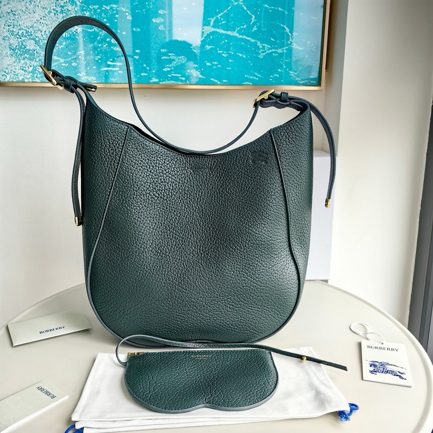 Grüne, khakifarbene und schwarze Tasche