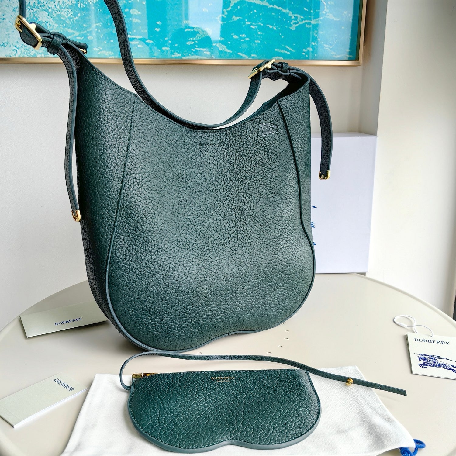 Grüne, khakifarbene und schwarze Tasche