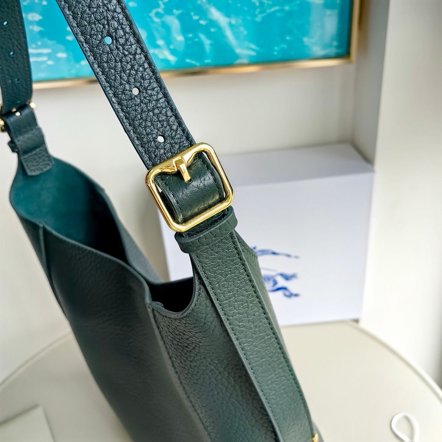 Grüne, khakifarbene und schwarze Tasche