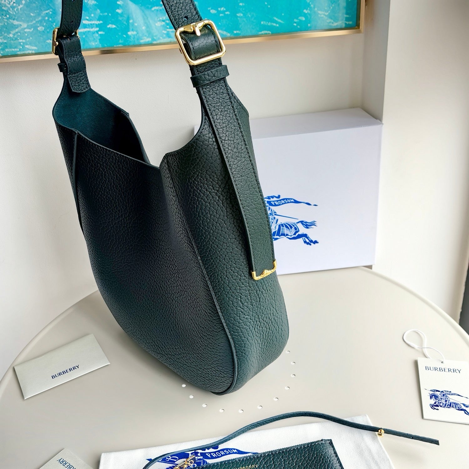 Grüne, khakifarbene und schwarze Tasche