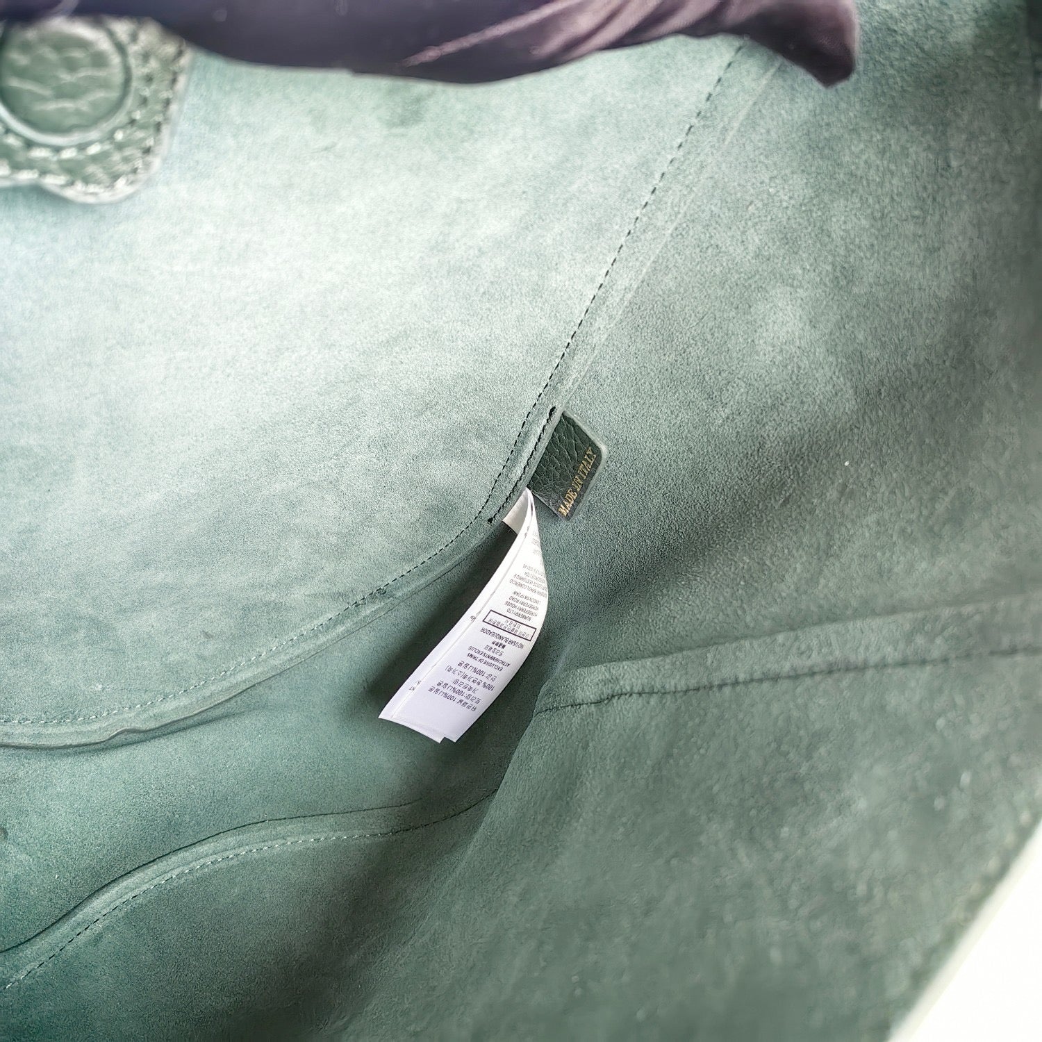 Grüne, khakifarbene und schwarze Tasche
