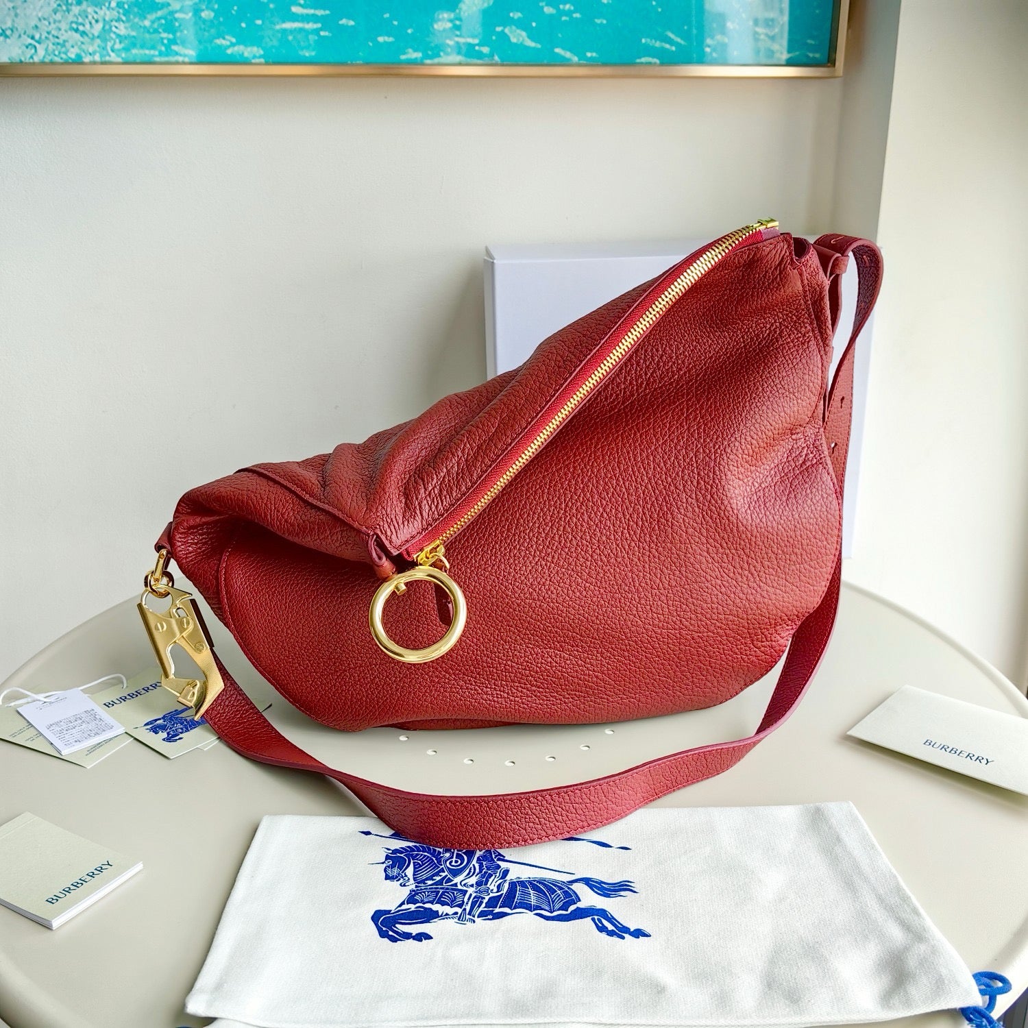 Bolsa blanca, negra y roja
