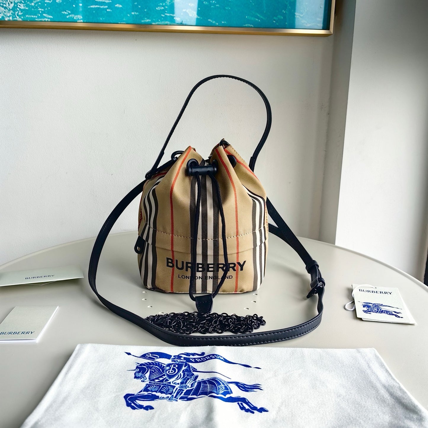 حقيبة متعددة الألوان