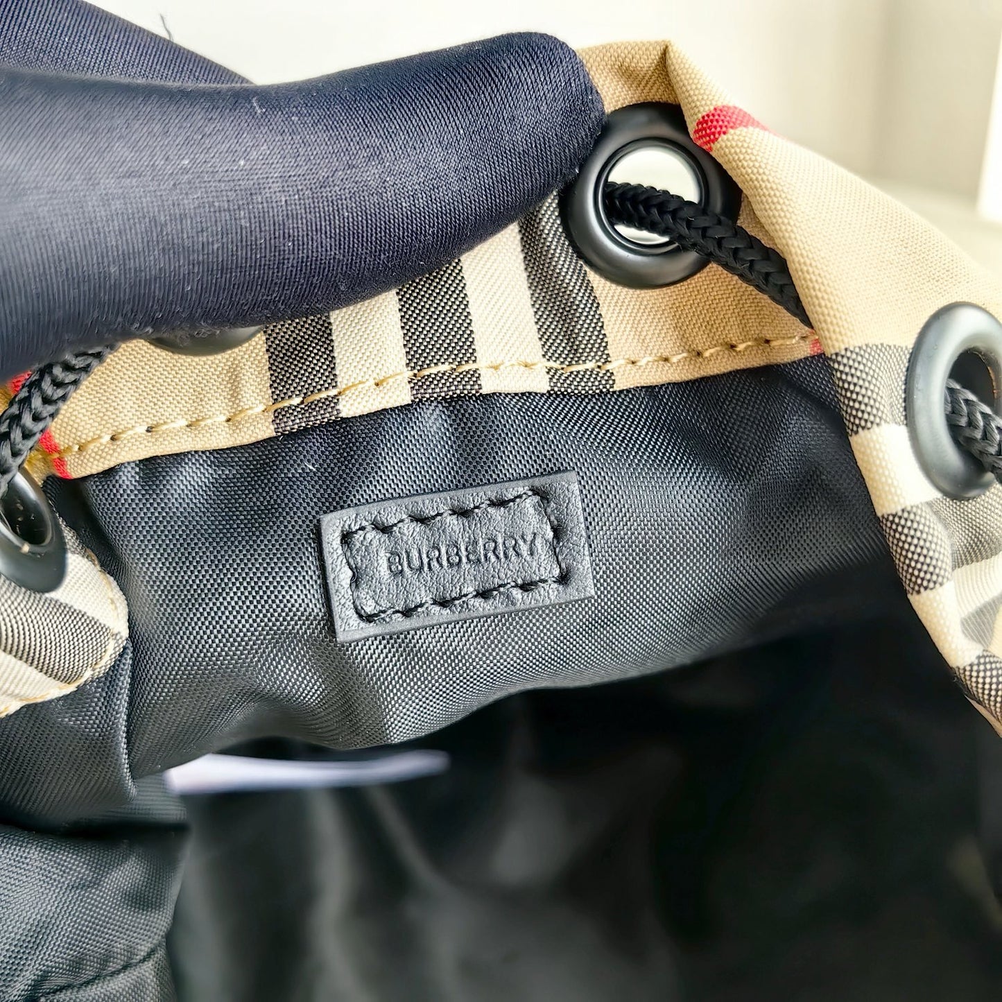 حقيبة متعددة الألوان