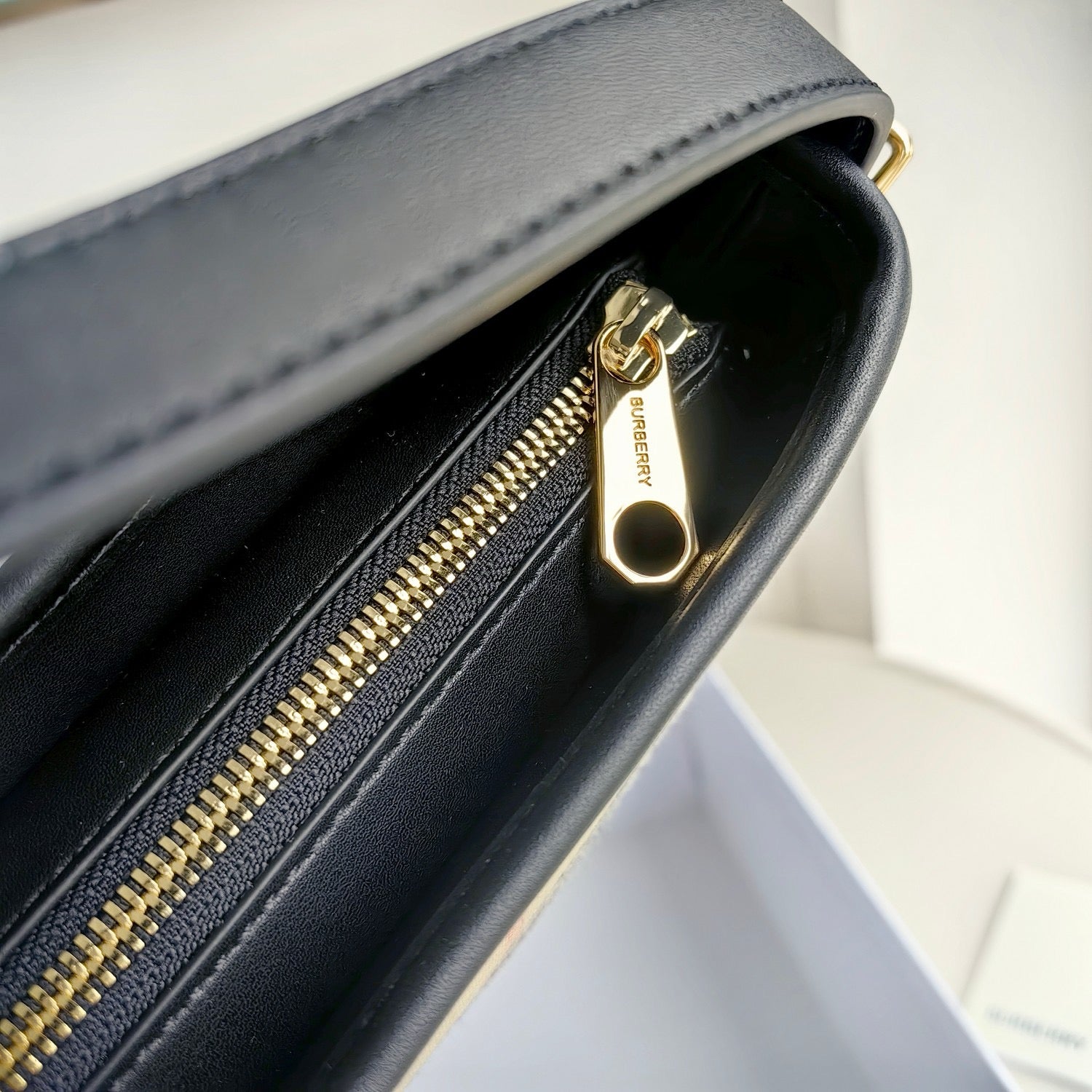 Mehrfarbige Tasche