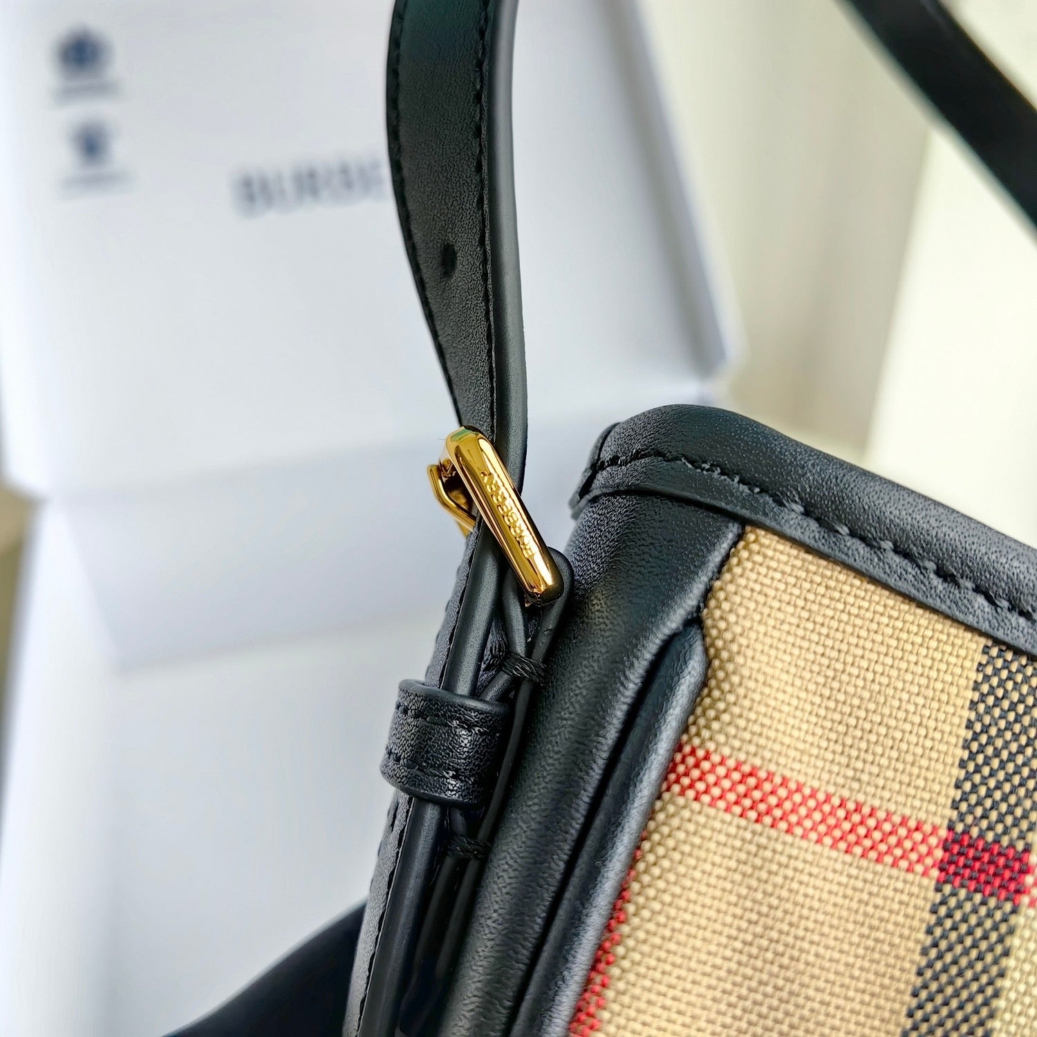 Mehrfarbige Tasche