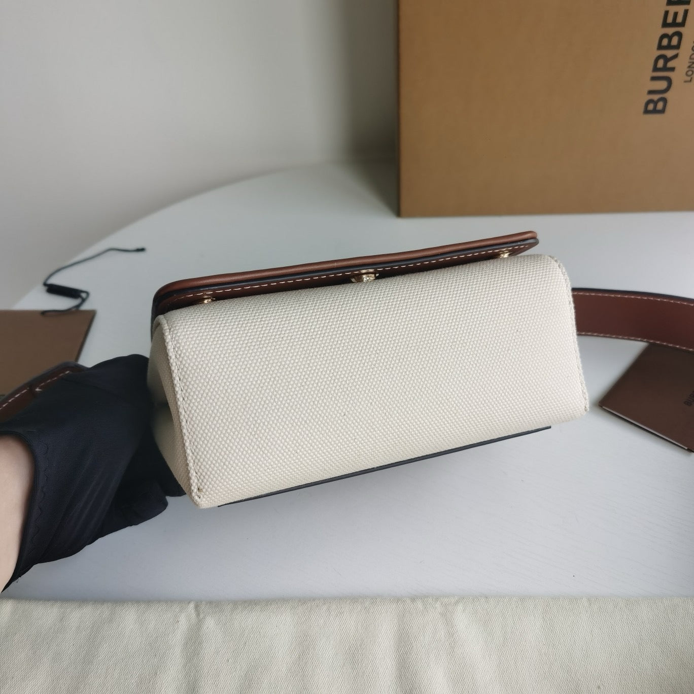 حقيبة متعددة الألوان