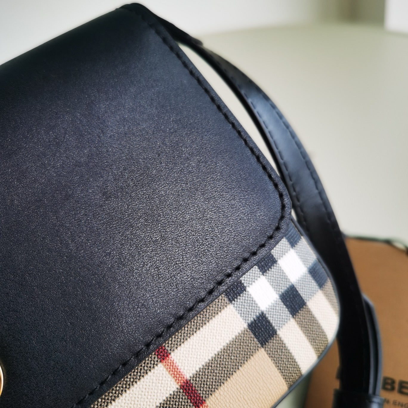 Mehrfarbige Tasche