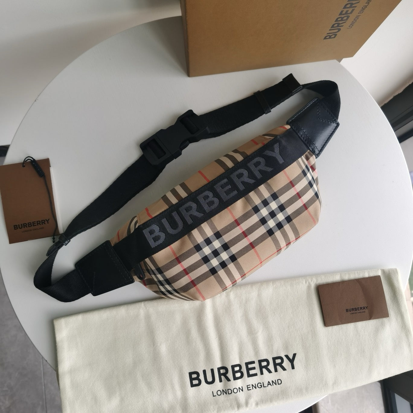 Mehrfarbige Tasche