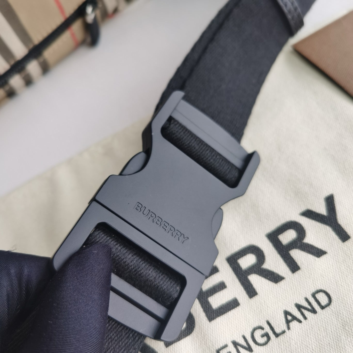 Mehrfarbige Tasche