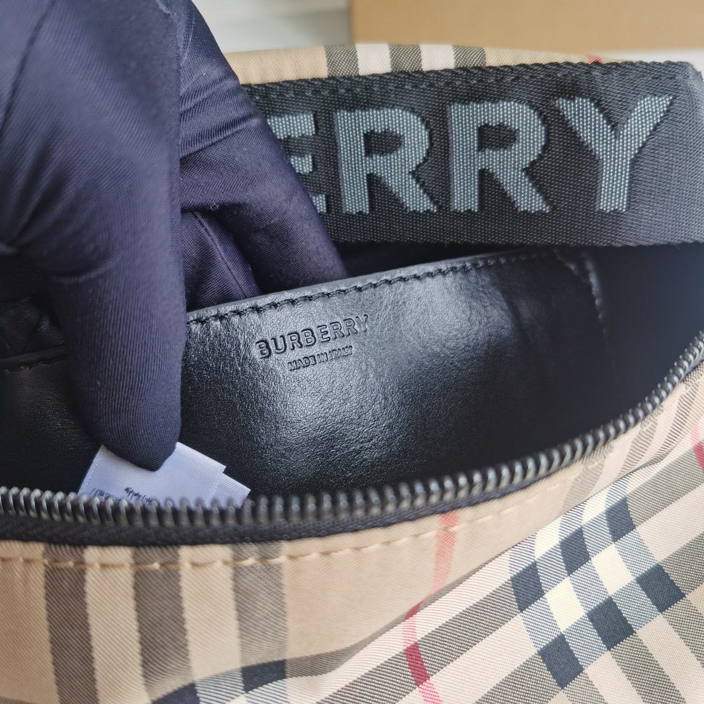 Mehrfarbige Tasche