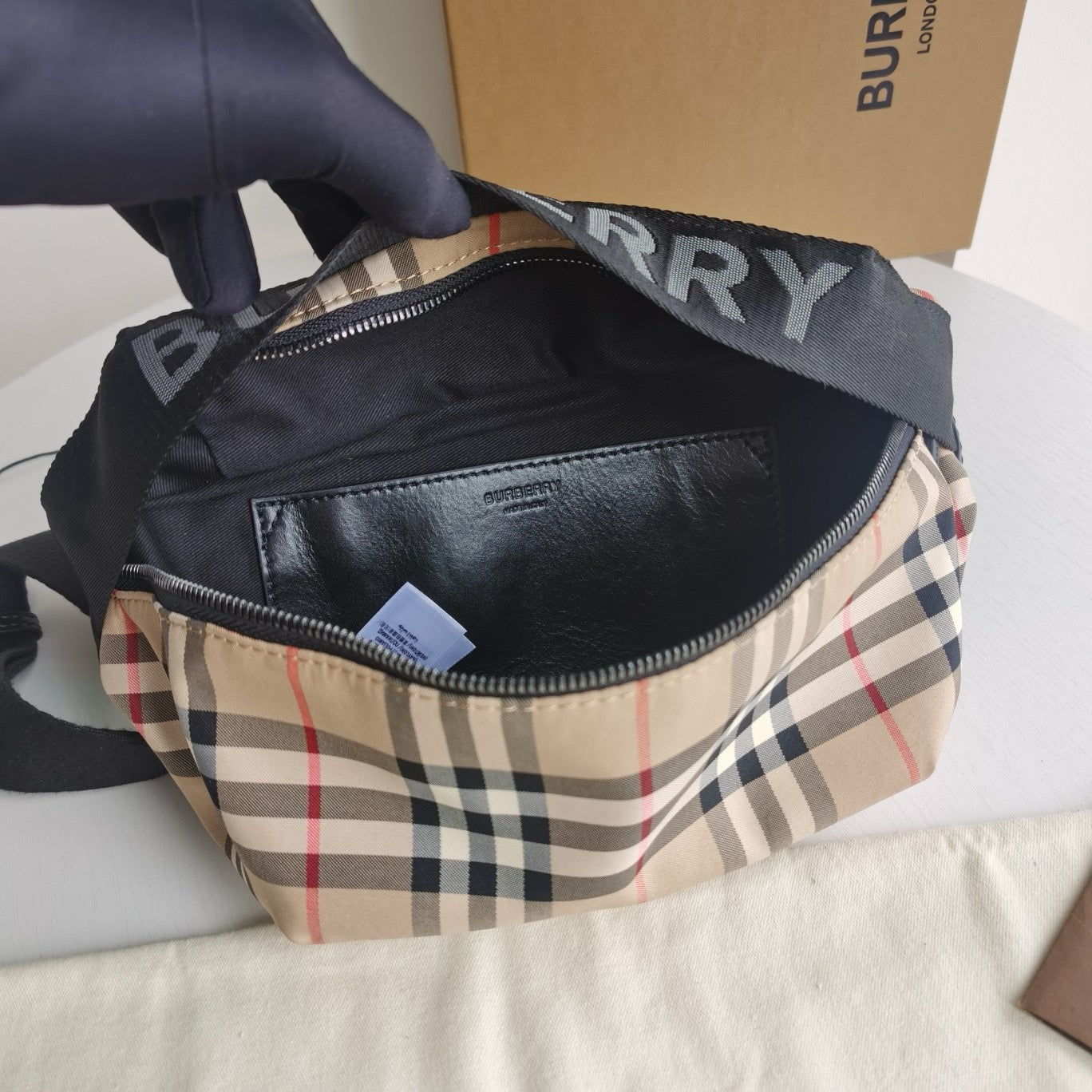 Mehrfarbige Tasche