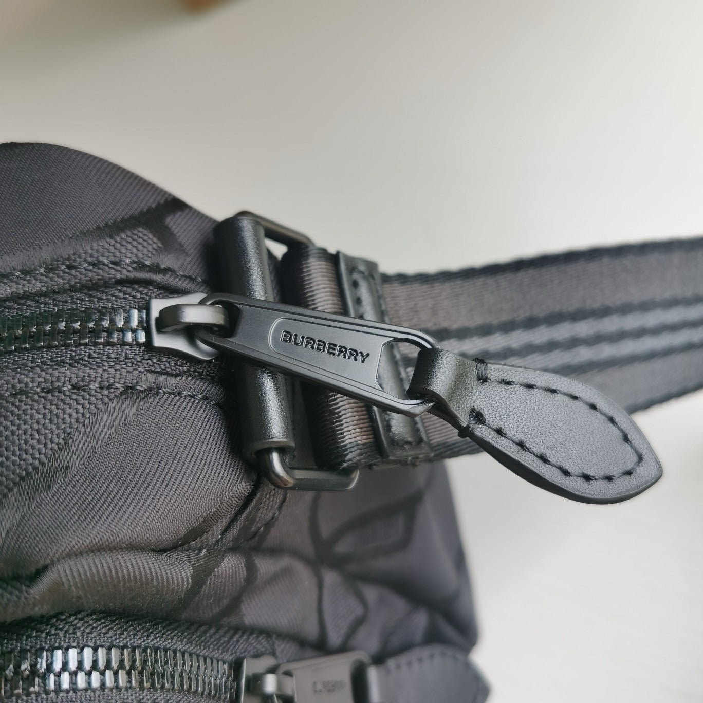 Schwarze Tasche