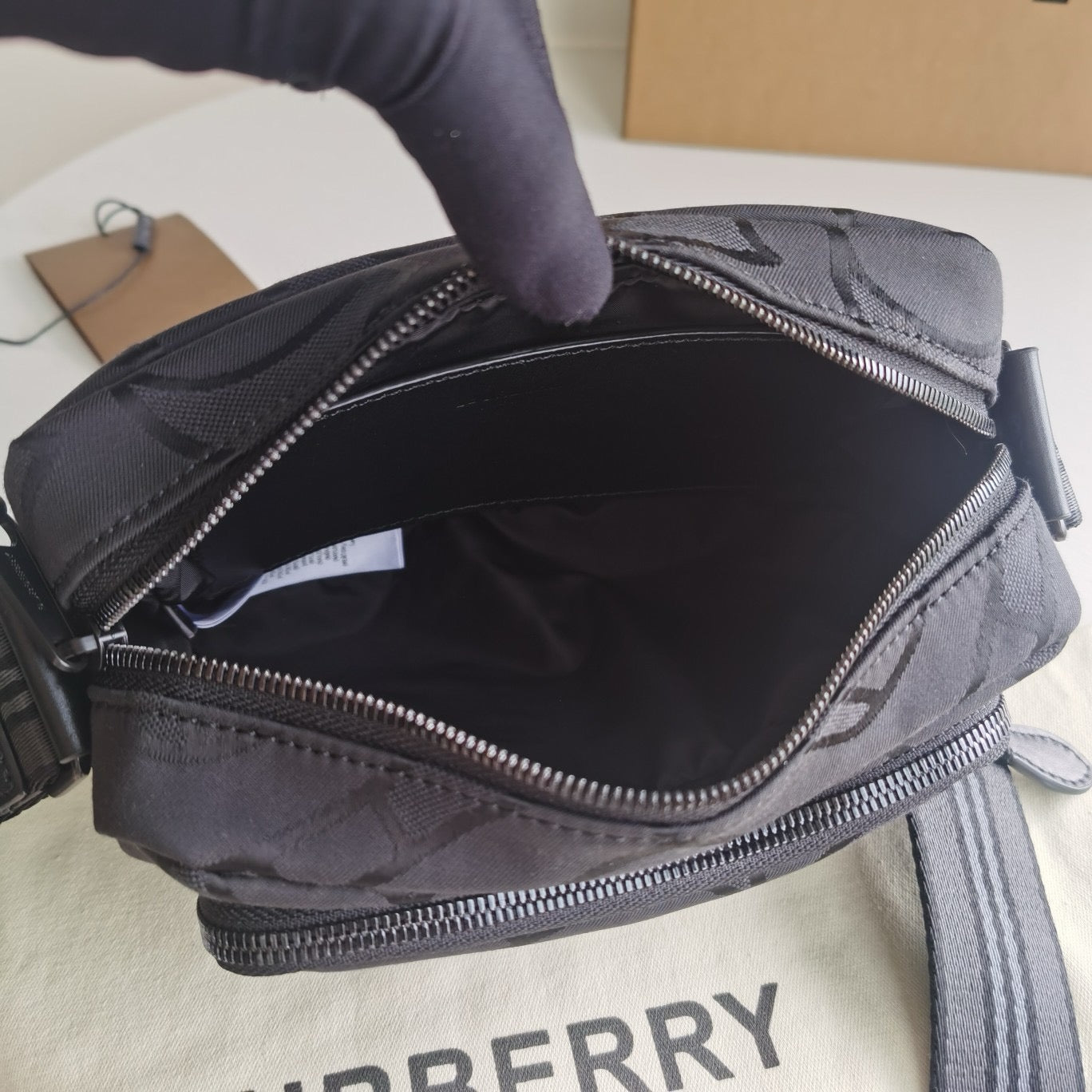 Schwarze Tasche