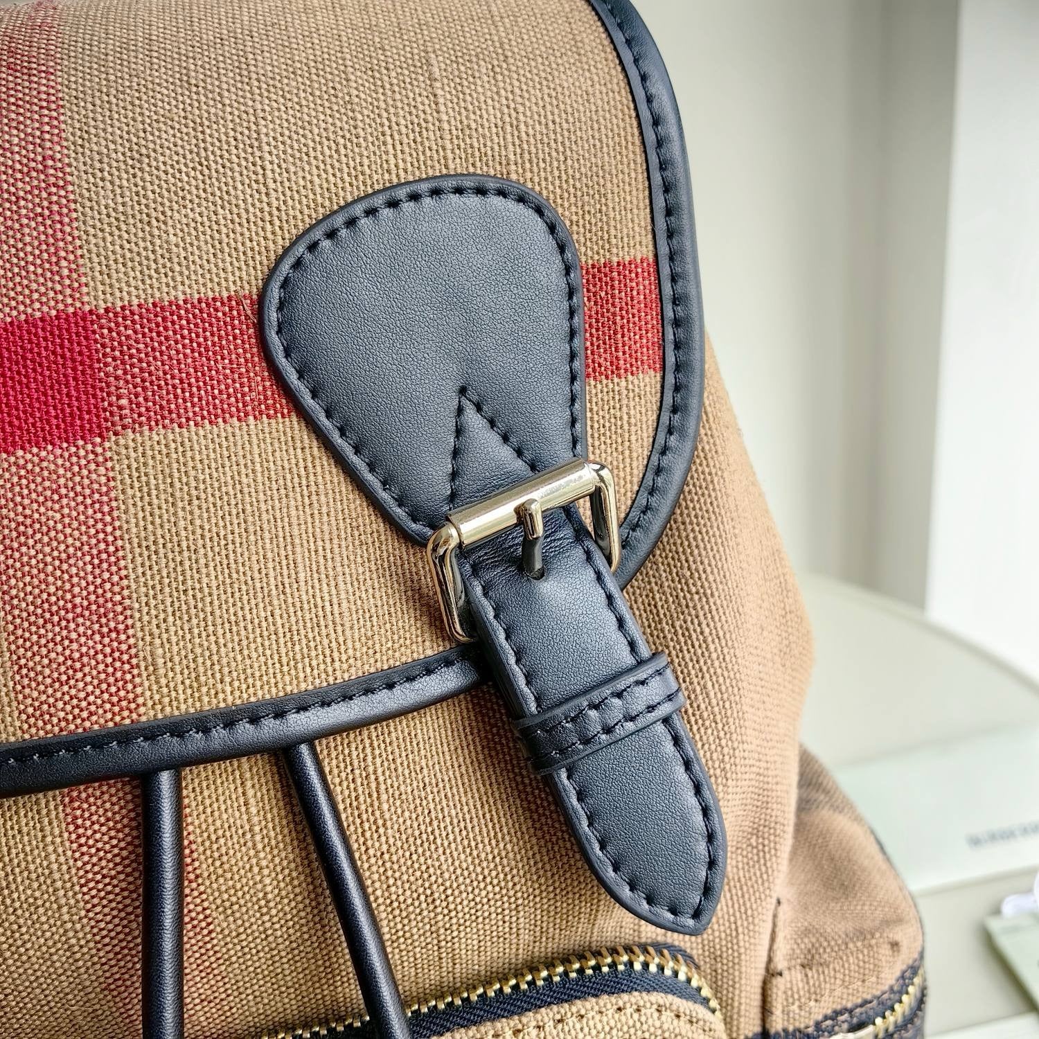 Mehrfarbige Tasche