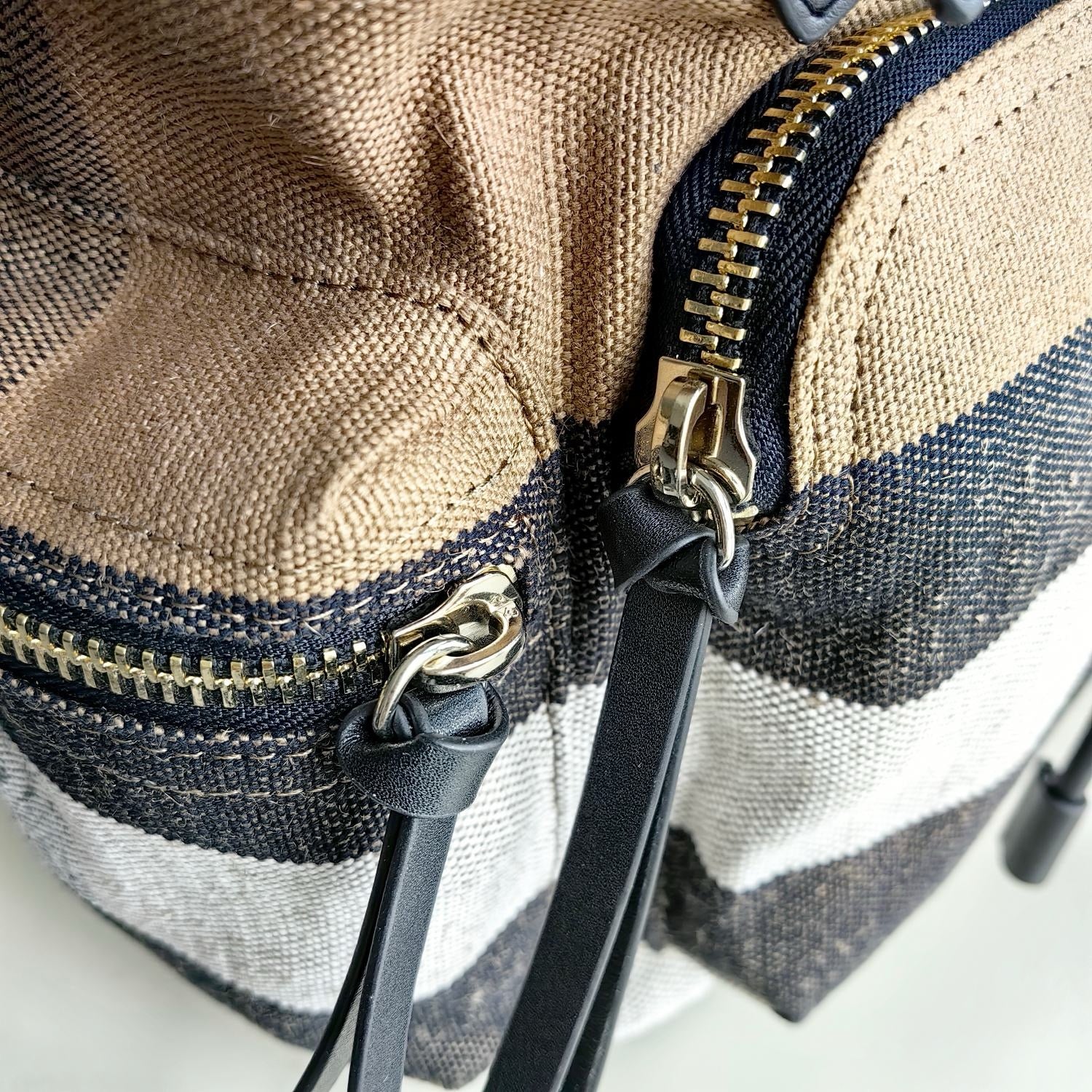 Mehrfarbige Tasche