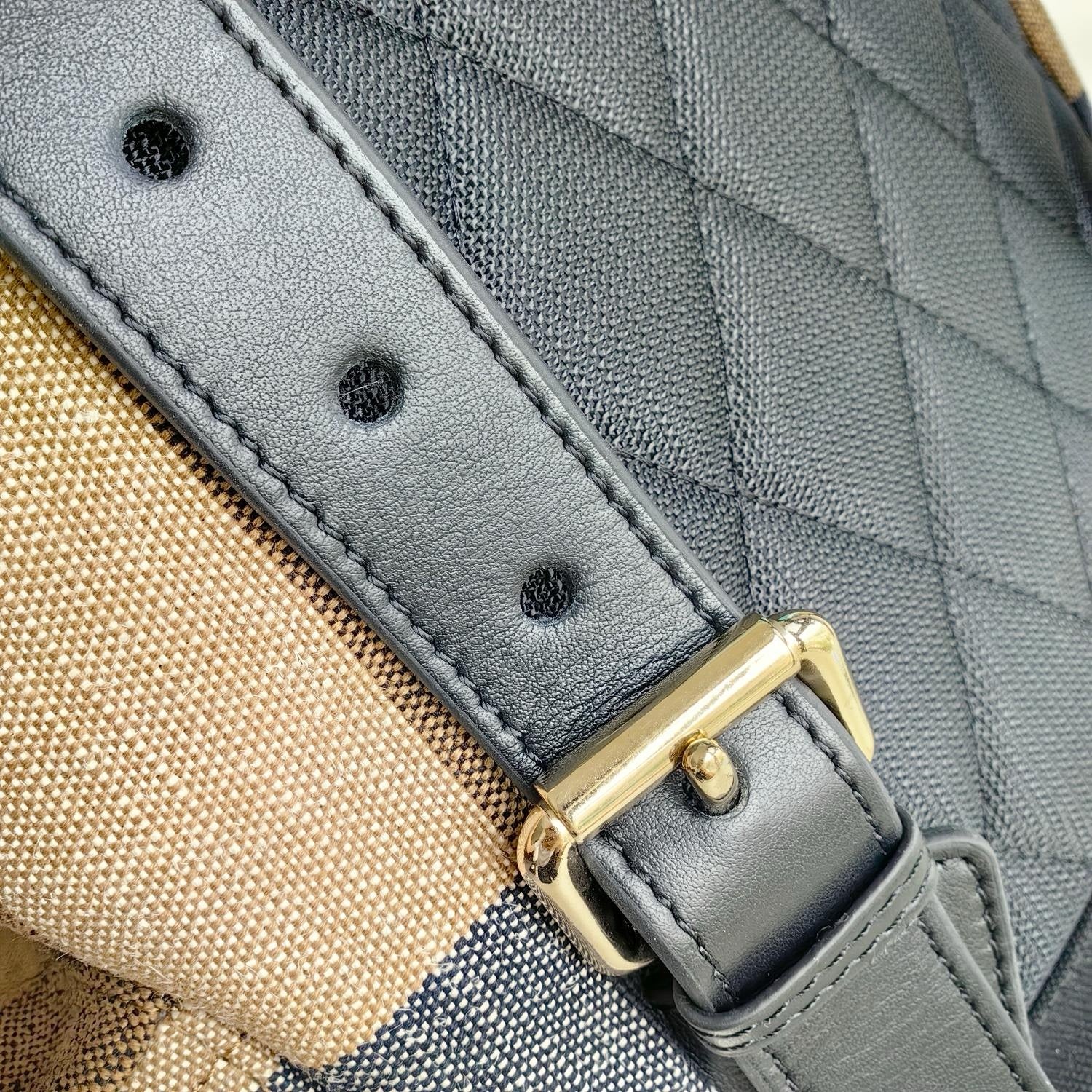 Mehrfarbige Tasche