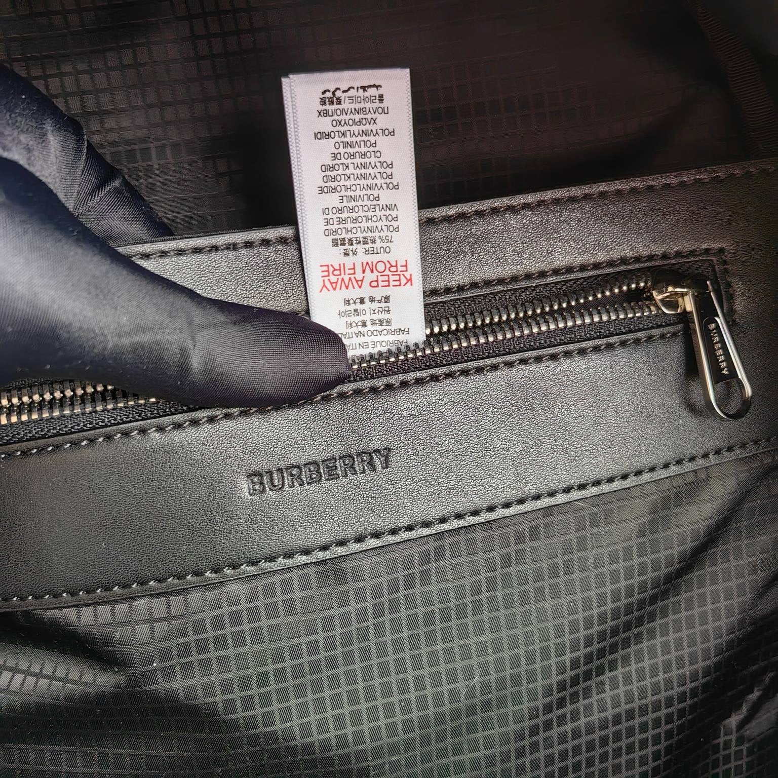 Schwarze Tasche