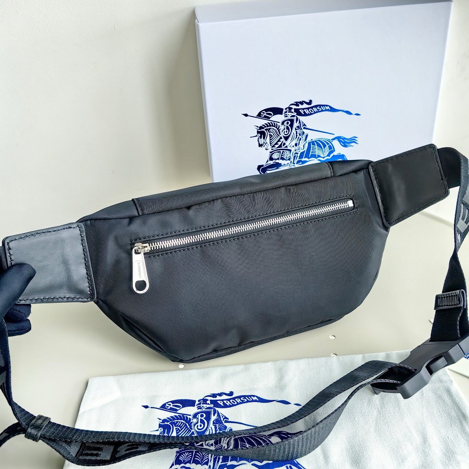 Schwarze Tasche