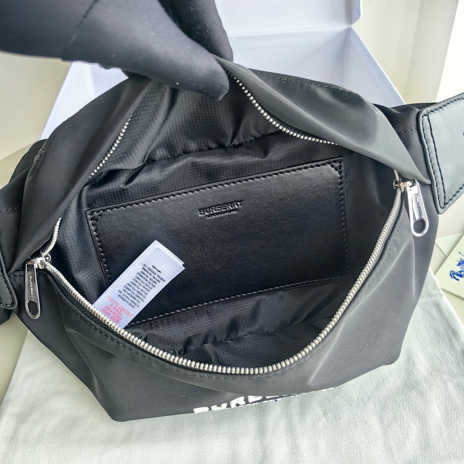 Schwarze Tasche