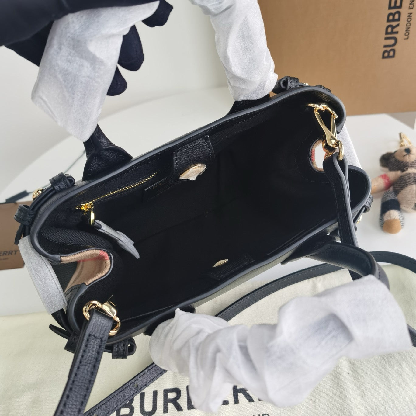 Braune, schwarze und rote Tasche