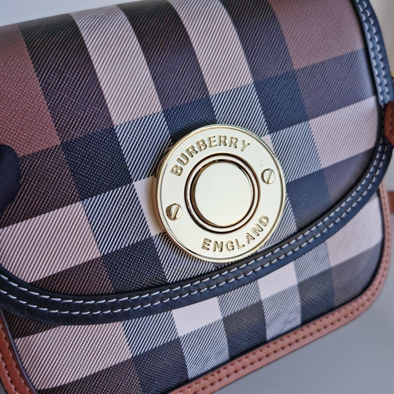 Mehrfarbige Tasche