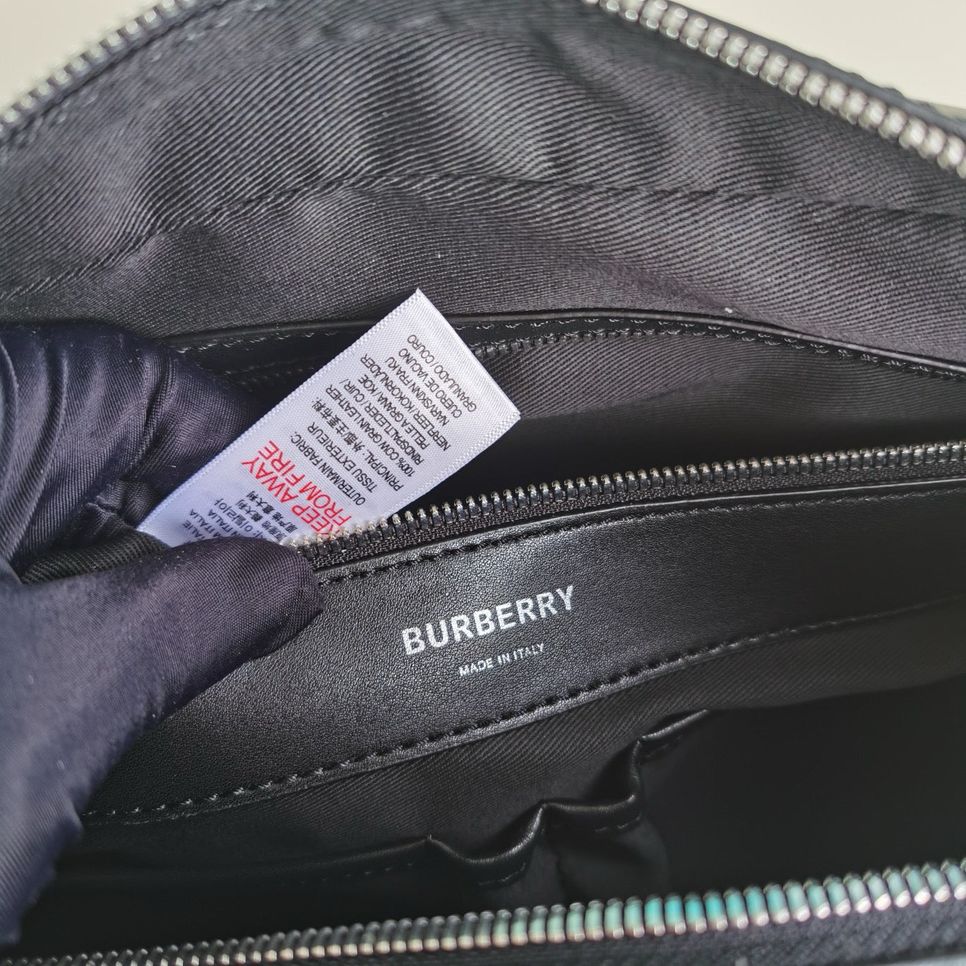 Schwarze Tasche