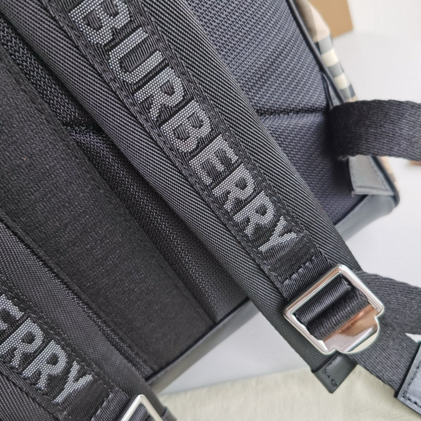 Mehrfarbige Tasche