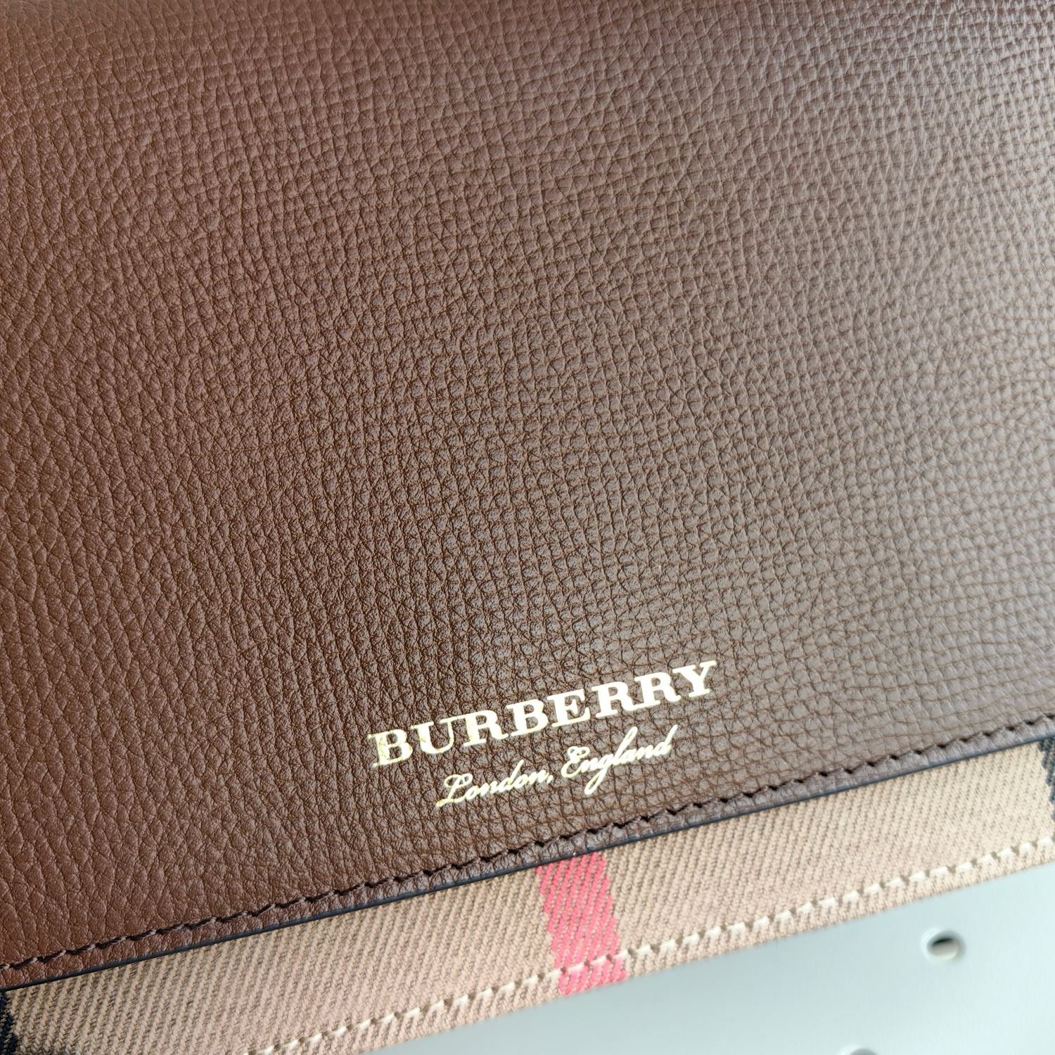 Mehrfarbige Tasche