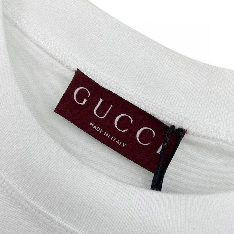 weißes T-Shirt