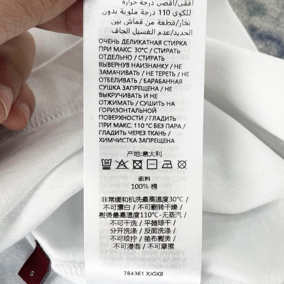 weißes T-Shirt