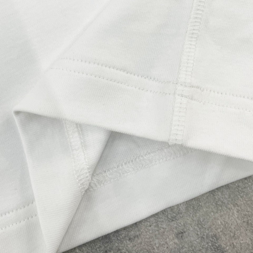 weißes T-Shirt