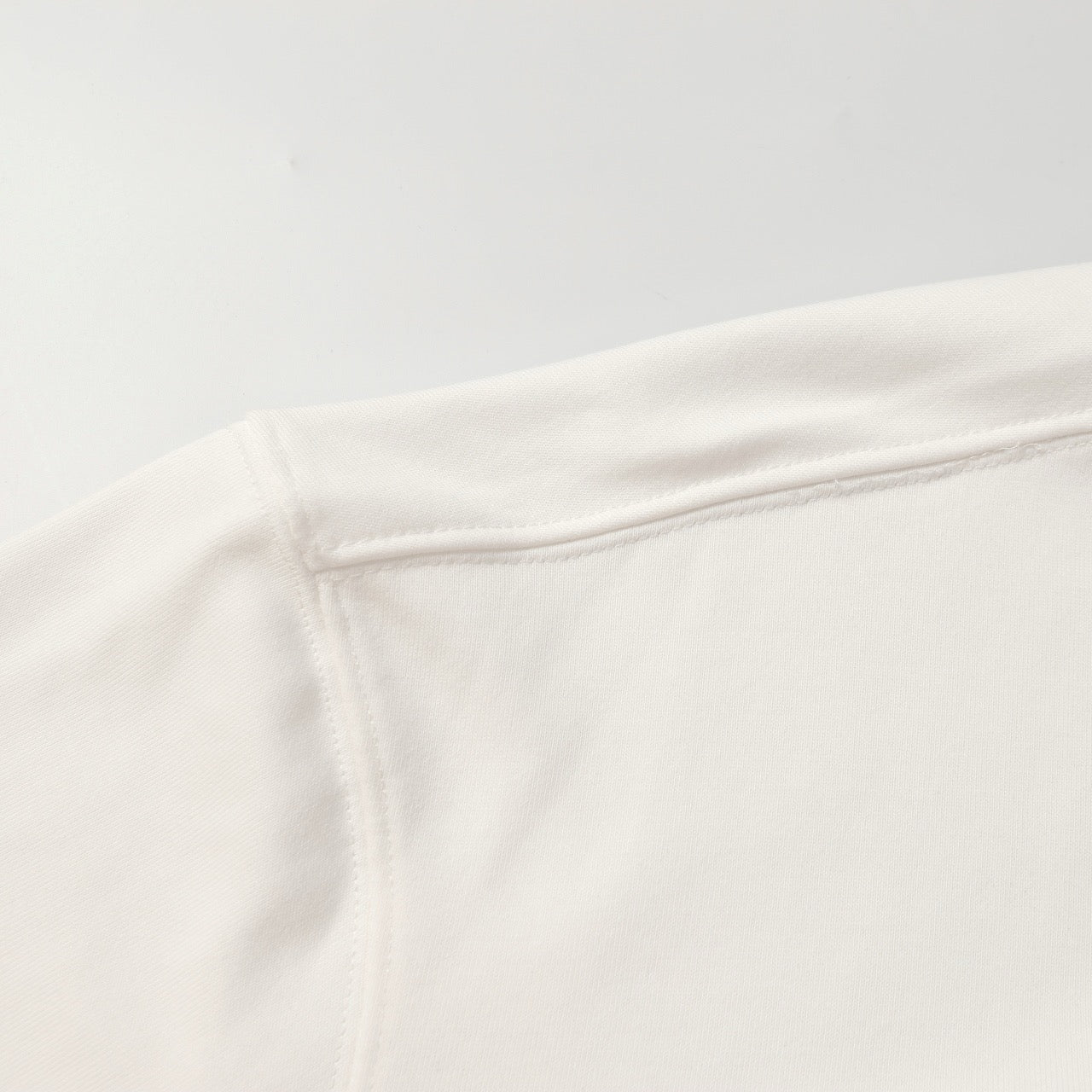 Schwarz-weißes Sweatshirt