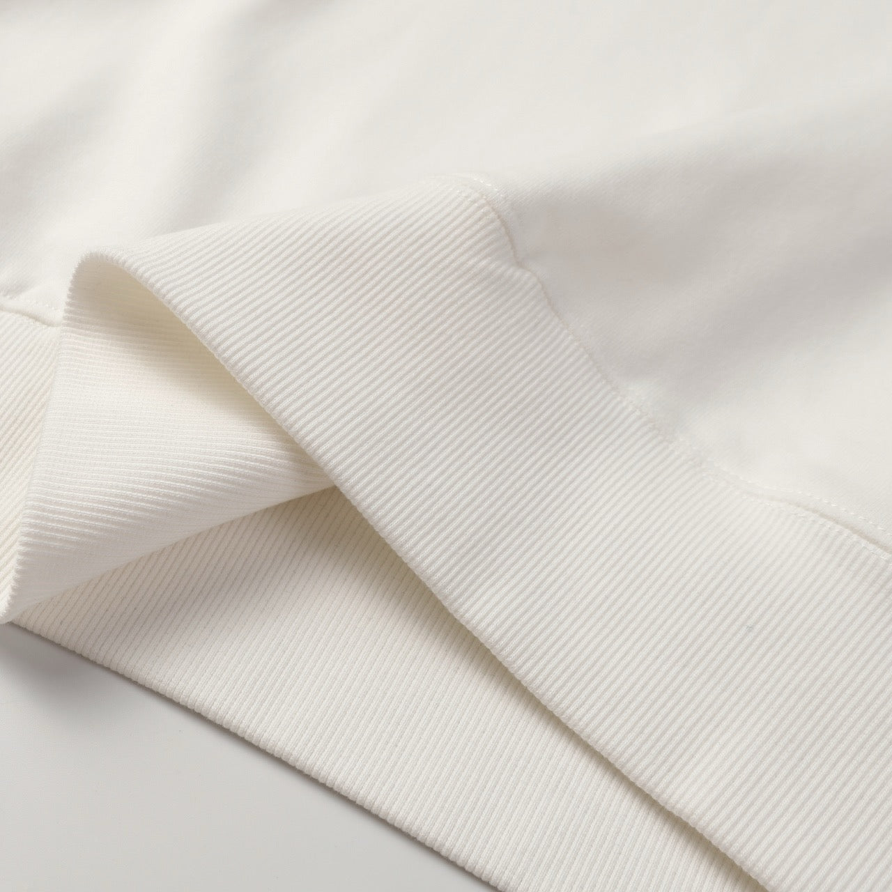 Schwarz-weißes Sweatshirt