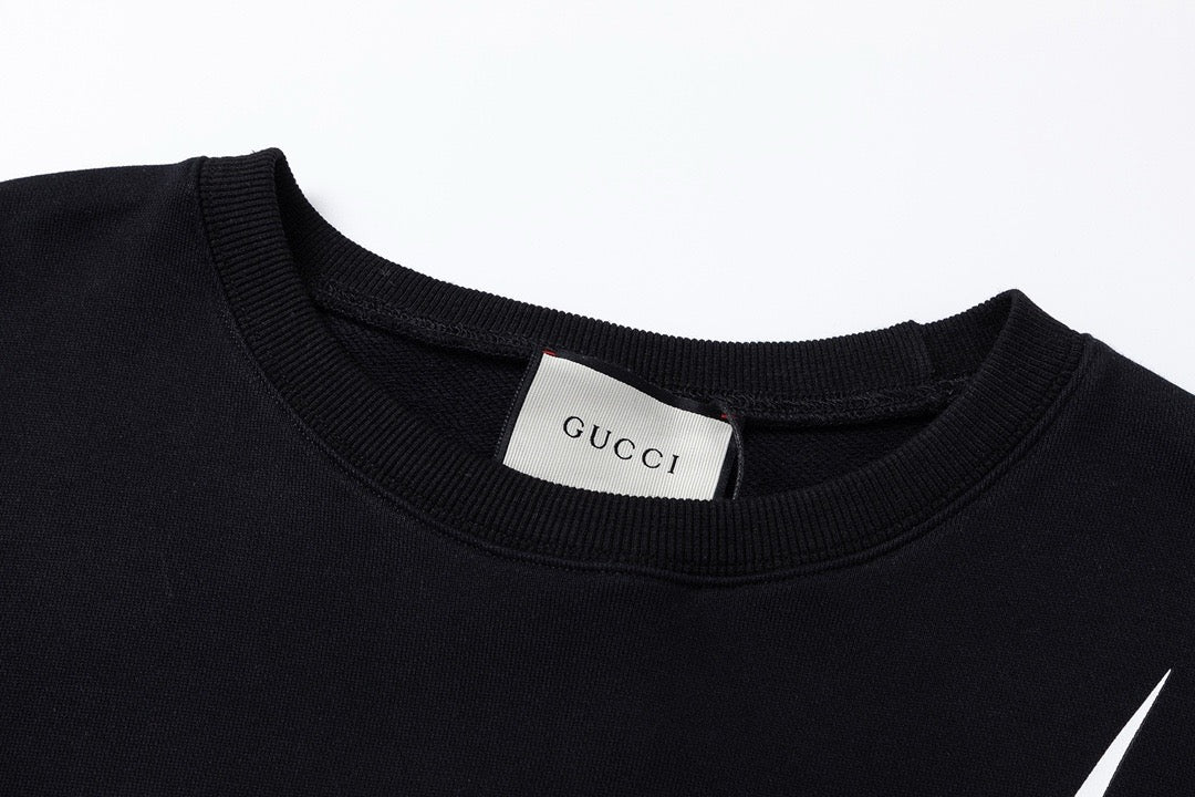 Schwarzes Sweatshirt
