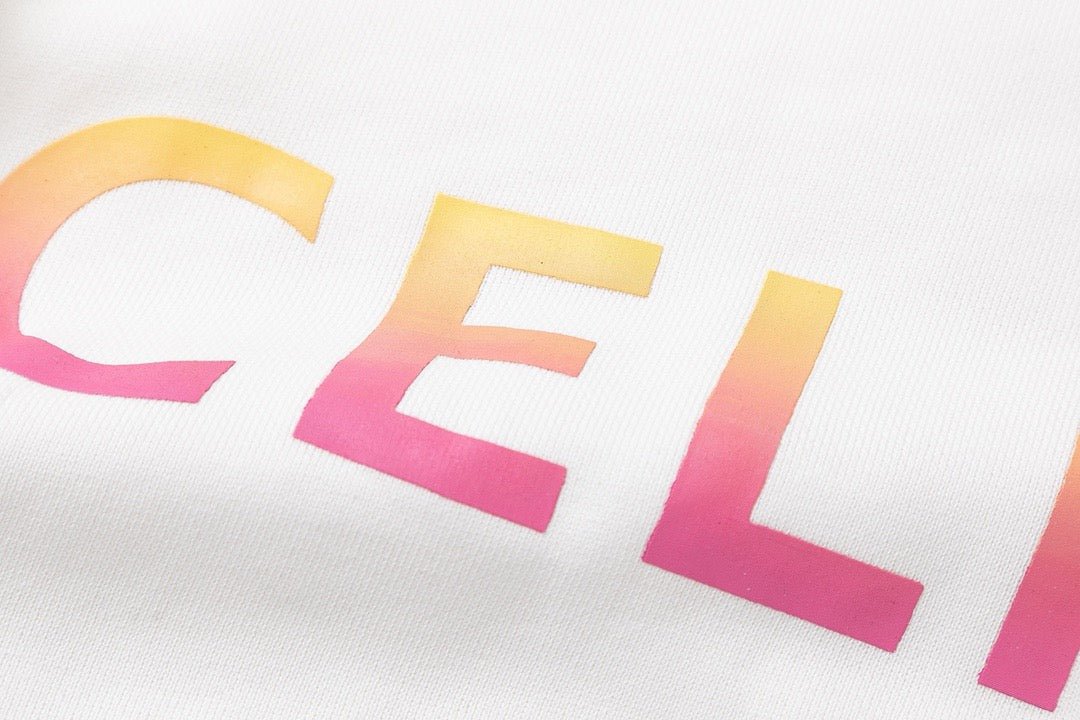 Schwarz-weißer Kapuzenpullover