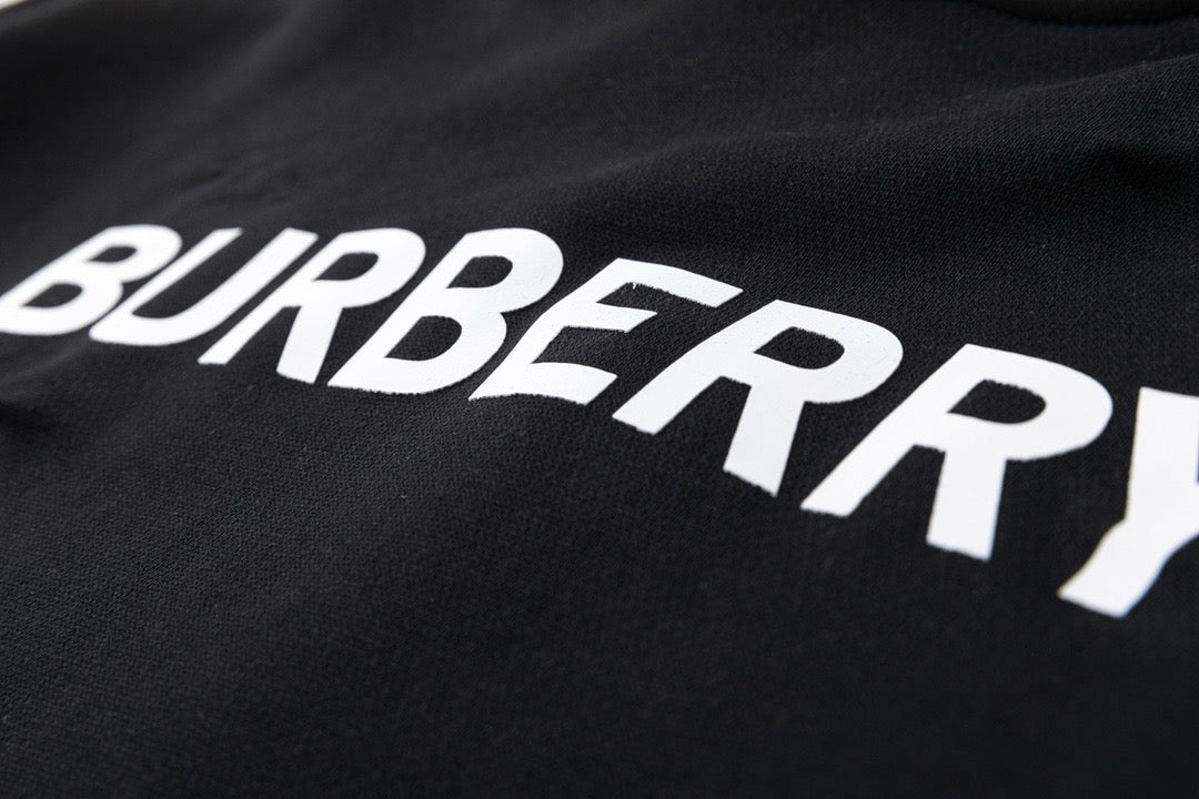 Schwarzer Hoodie