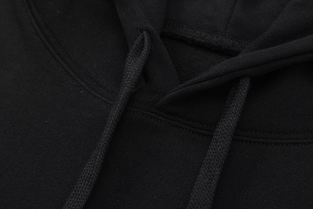 Sudadera con capucha en blanco y negro