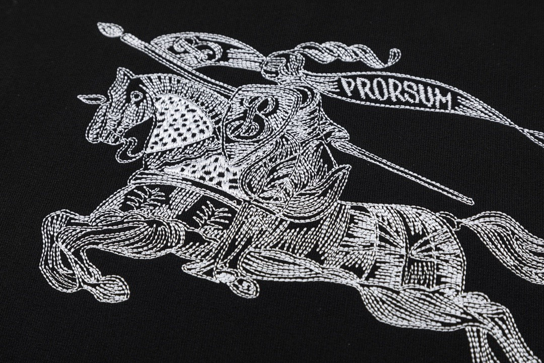 Sudadera con capucha en blanco y negro