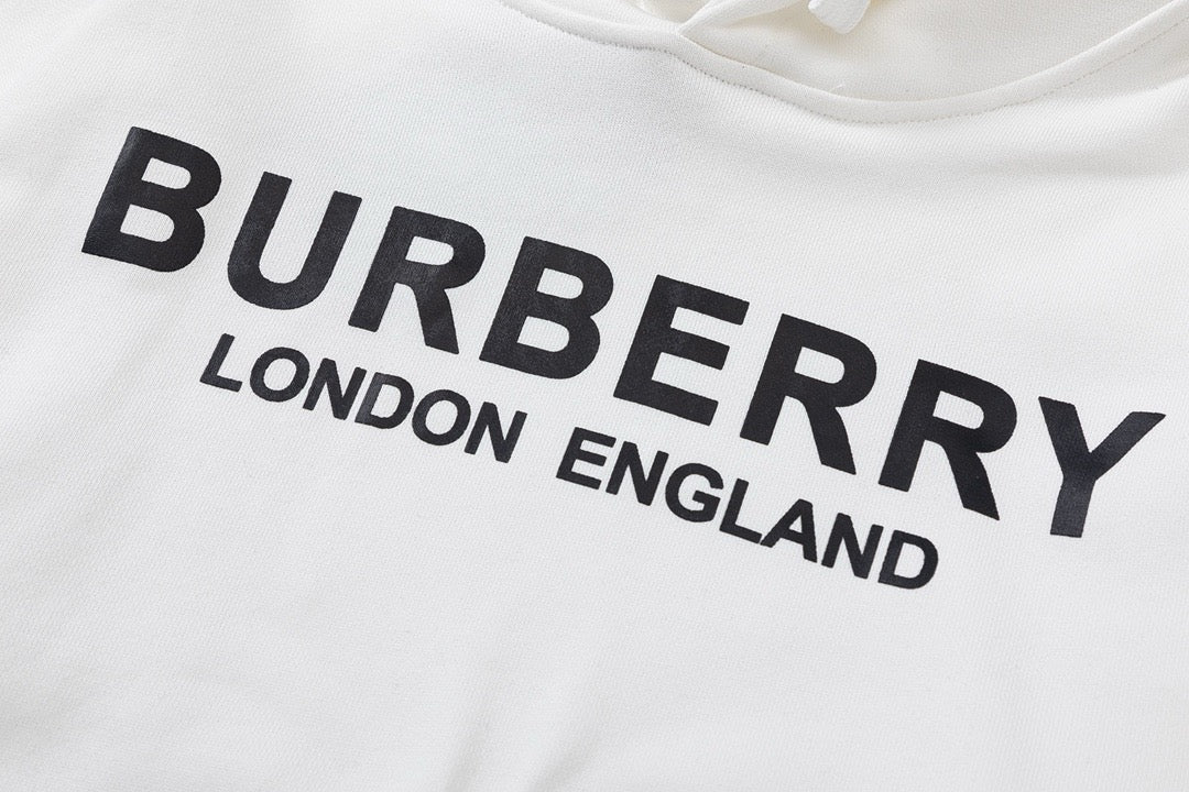 Sudadera con capucha en blanco y negro