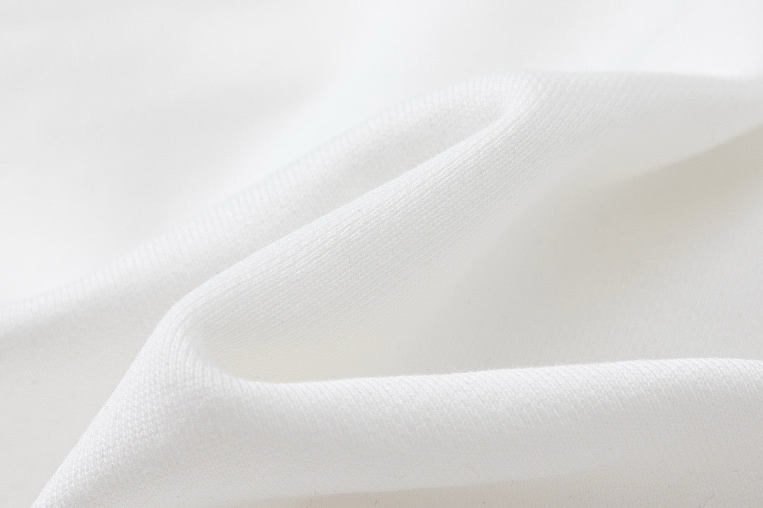 Sudadera con capucha en blanco y negro