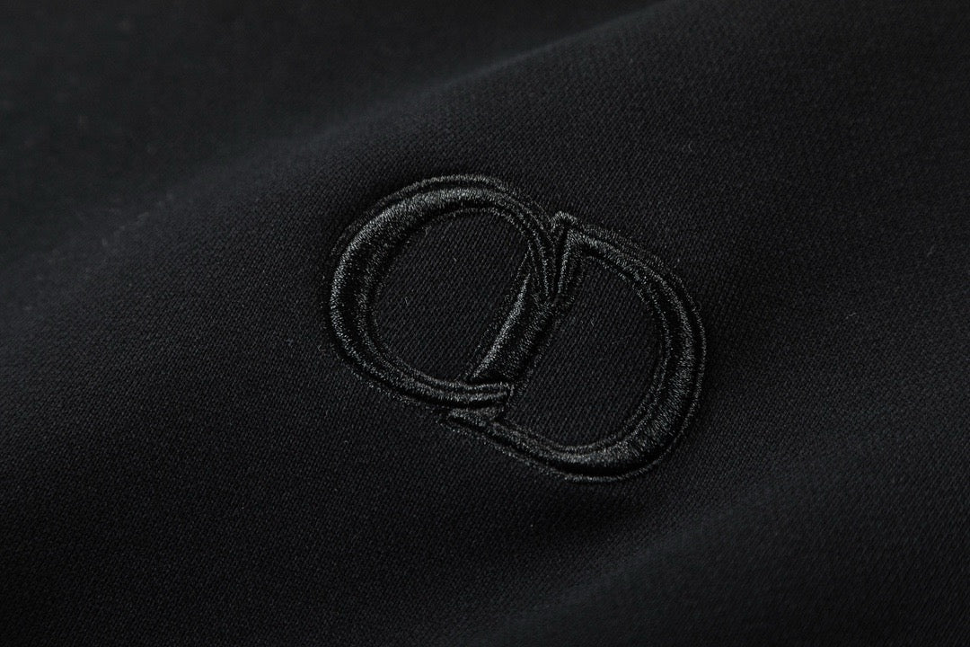 Schwarz-grauer Kapuzenpullover