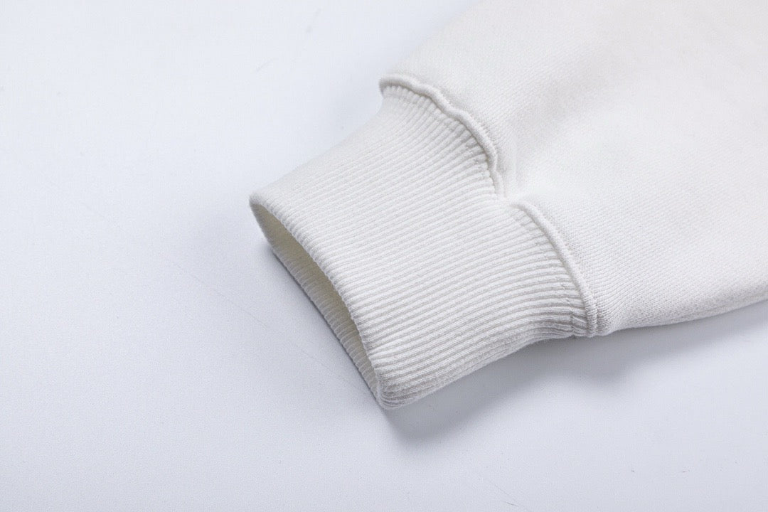 Schwarz-weißer Kapuzenpullover