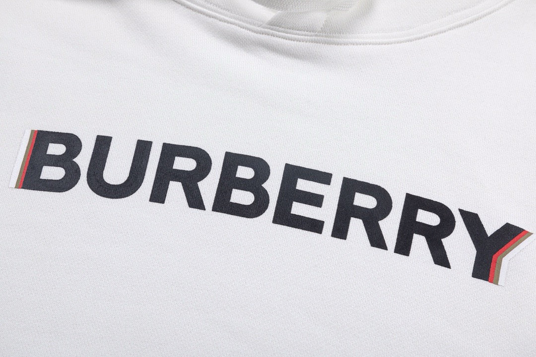 Schwarz-weißer Kapuzenpullover