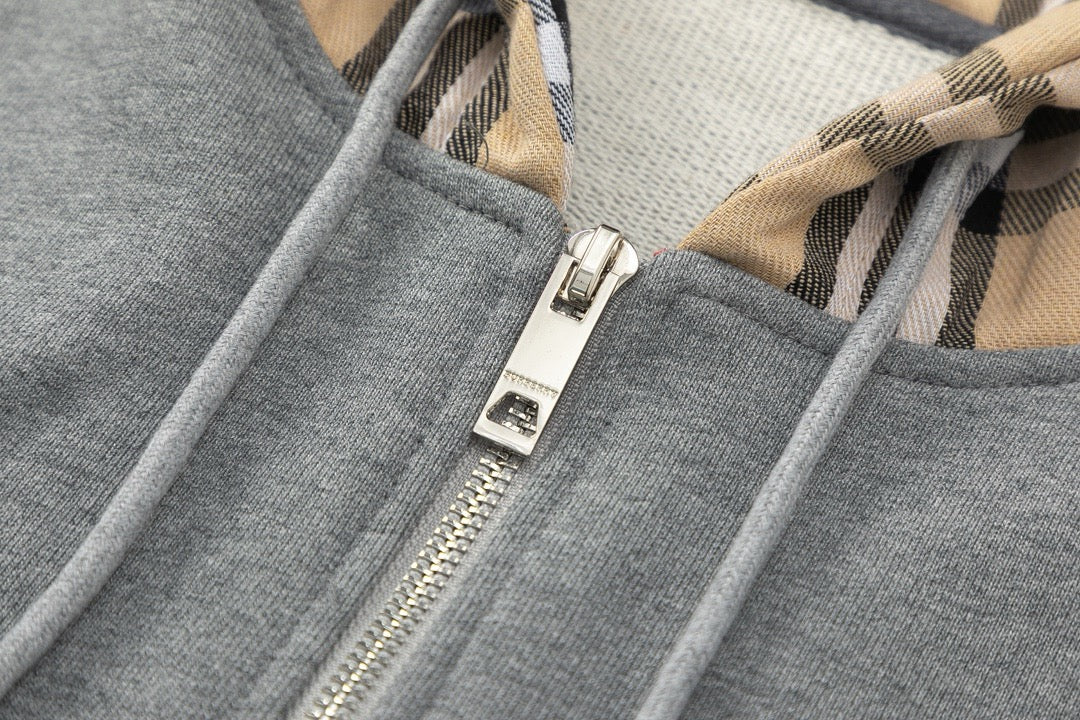 Schwarz-grauer Kapuzenpullover