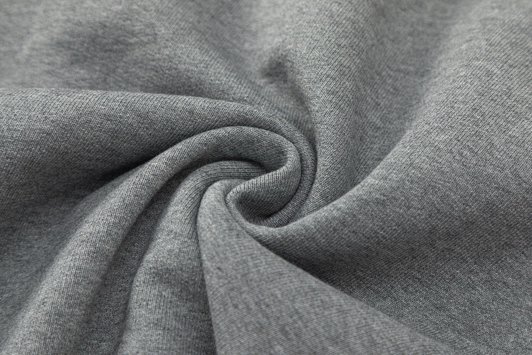 Schwarz-grauer Kapuzenpullover